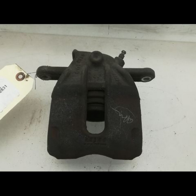 Etrier de frein avant gauche occasion RENAULT CLIO III Phase 1 09-2005->03-2009 1.2 TCE 16v 100ch 7701208332 1