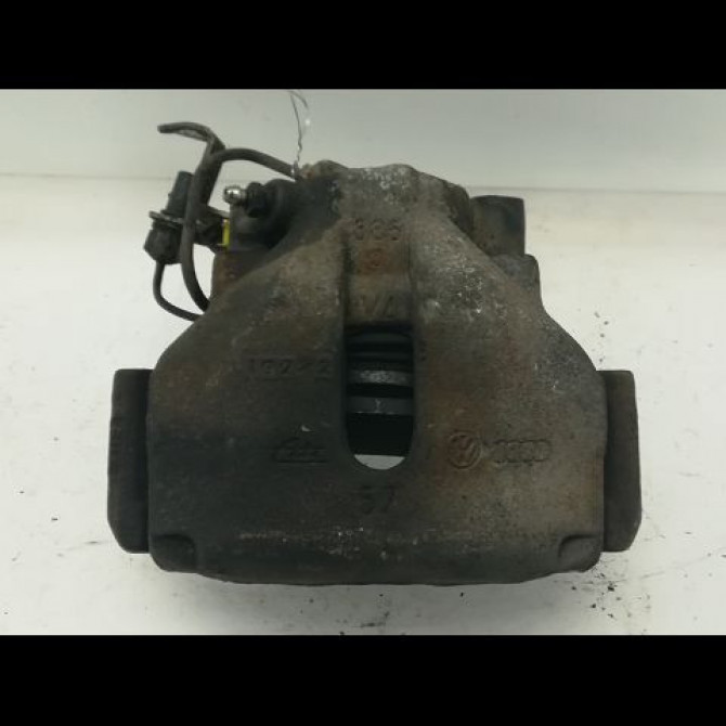 Etrier de frein avant droit occasion VOLKSWAGEN PASSAT IV Phase 2 10-2000->03-2005 1.9 TDI 130ch 4B0615124 1