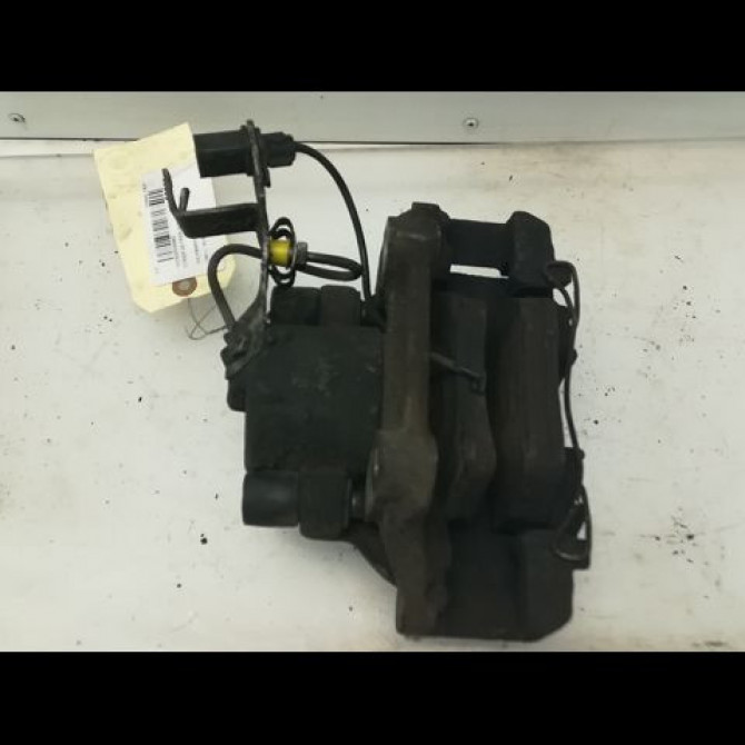 Etrier de frein avant droit occasion VOLKSWAGEN PASSAT IV Phase 2 10-2000->03-2005 1.9 TDI 130ch 4B0615124 3