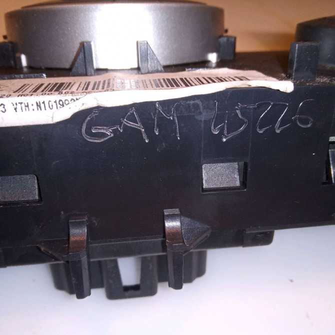 Commande de chauffage occasion RENAULT CLIO III Phase 1 09-2005->03-2009 1.5 DCI 70ch 8200296683 3