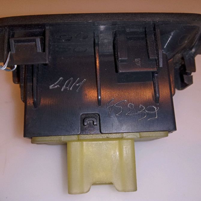 Commande lève-glace porte avant droite occasion RENAULT KANGOO II 3