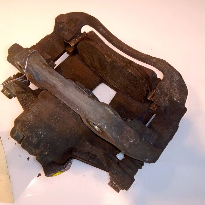 Etrier de frein avant gauche occasion PEUGEOT 307 Phase 1 04-2001->06-2005 1.6 HDI 16v 110ch 4400N2 2