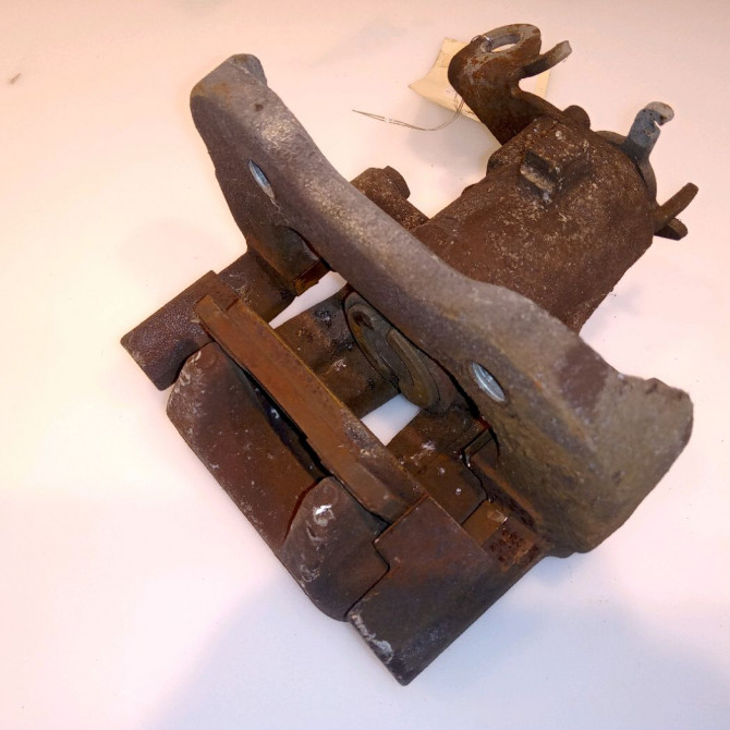 Etrier de frein arrière droit occasion  440018456R 2