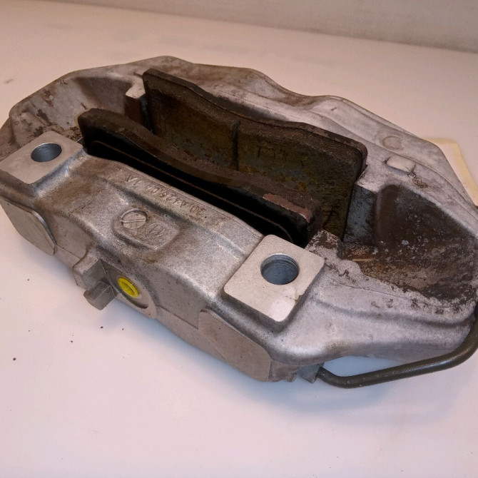 Etrier de frein avant droit occasion  410019207R 2