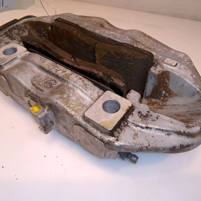 Etrier de frein avant gauche occasion  410113693R 2