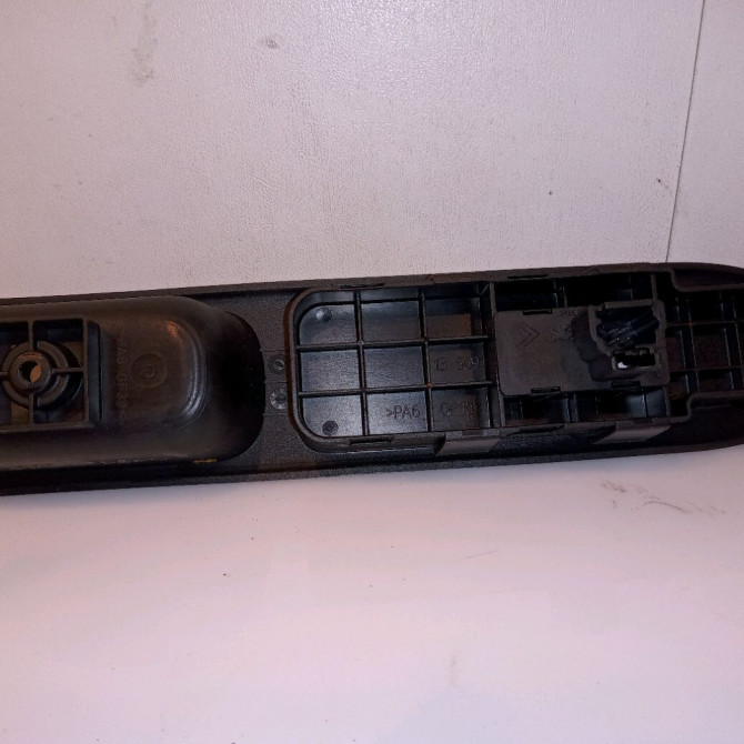 Commande lève-glace porte avant droite occasion PEUGEOT 307 Phase 1 04-2001->06-2005 2.0i 16v 138ch 6554E7 2