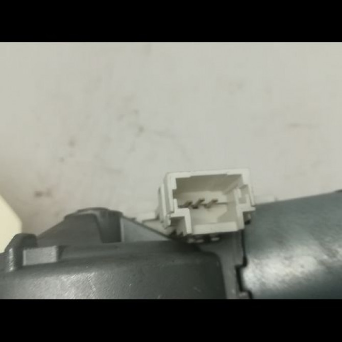 Moteur essuie-glace arrière occasion RENAULT CLIO III Phase 2 03-2009->12-2014 1.5dCi 70ch 8200311486 3