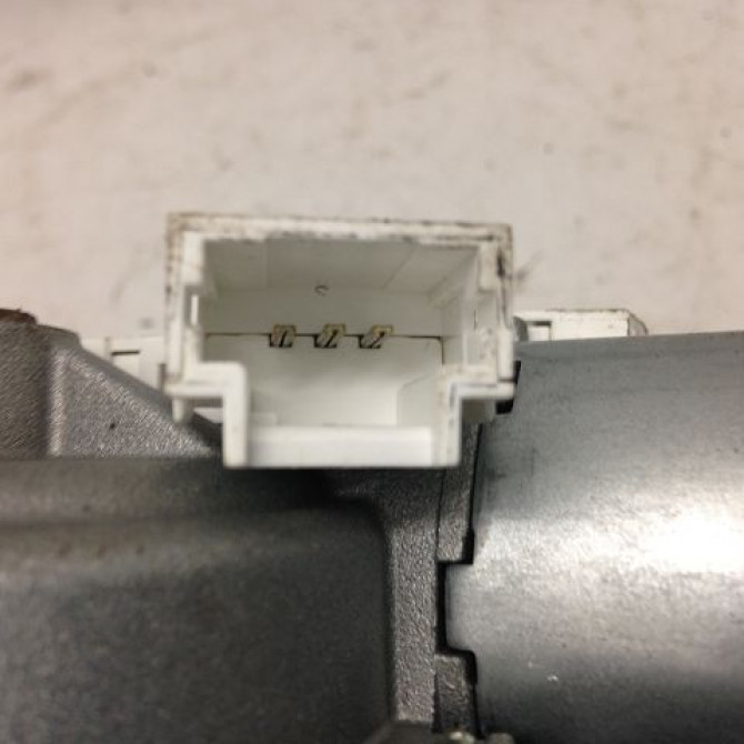 Moteur essuie-glace arrière occasion RENAULT CLIO III Phase 2 03-2009->12-2014 1.2i 16v 65ch 8200311486 3