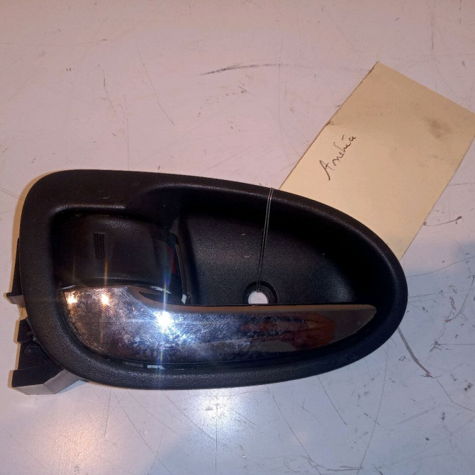 Poignee int porte avg occasion TOYOTA YARIS II Phase 2 01-2009->05-2011 1.4 D-4D 90ch 692060D200B0 1