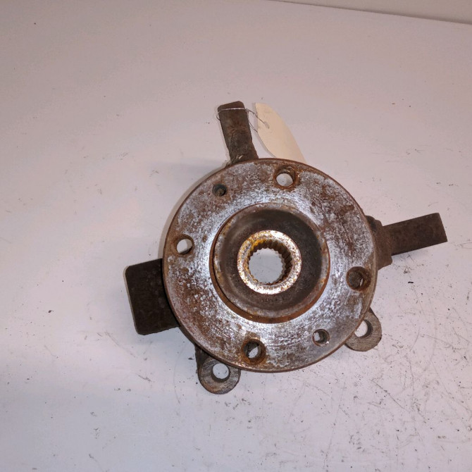 Moyeu avd occasion NISSAN MICRA III Phase 1 04-1995->04-1999 1.4i 88ch 40210AX000 1