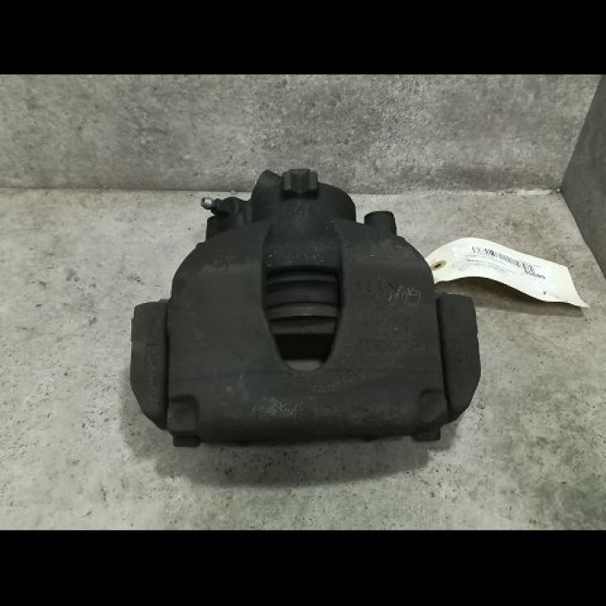 Etrier de frein avant droit occasion RENAULT SCENIC II Phase 2 09-2006->04-2009 1.9 DCI 130ch 7701065279 1