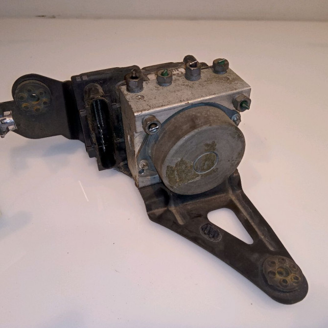 Unité hydraulique ABS occasion RENAULT SCENIC II Phase 2 09-2006->04-2009 1.9 DCI 130ch 7701067590 2