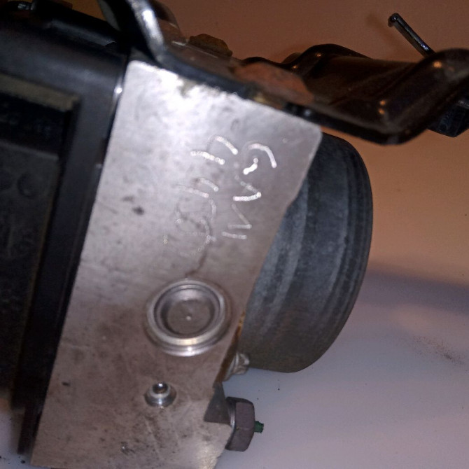 Unité hydraulique ABS occasion RENAULT SCENIC II Phase 2 09-2006->04-2009 1.9 DCI 130ch 7701067590 3