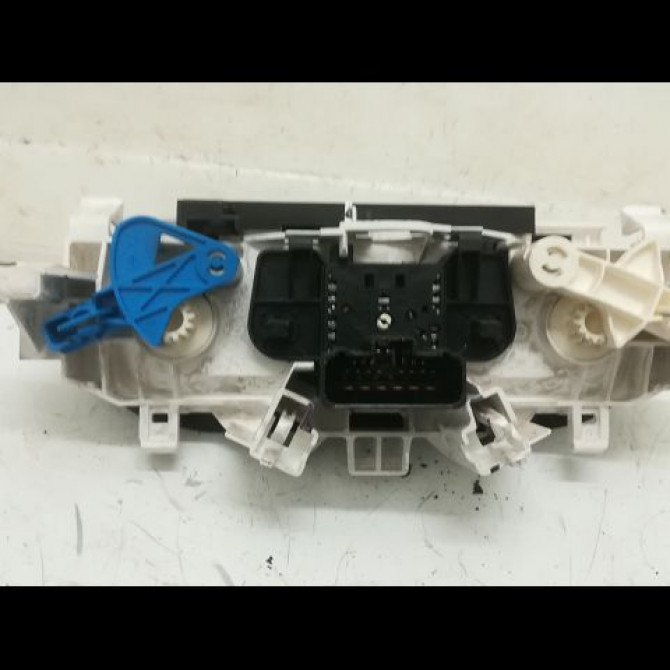 Commande de chauffage occasion RENAULT TWINGO II Phase 1 06-2007->11-2011 1.5 DCI 65ch 2