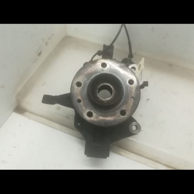 Moyeu avd occasion RENAULT SCENIC III Phase 1 04-2009->11-2011 1.9 DCI 130ch 402101877R 1