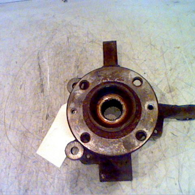 Moyeu avg occasion RENAULT CLIO III Phase 1 09-2005->03-2009 7701210111 1