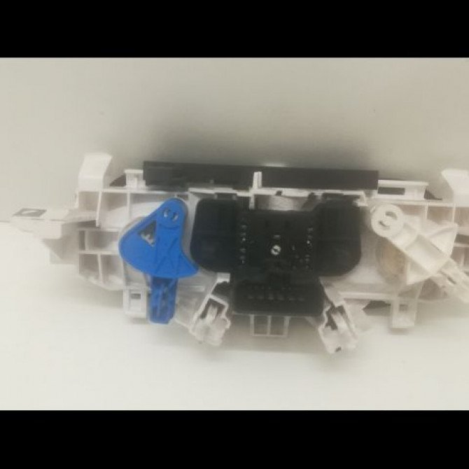 Commande de chauffage occasion RENAULT TWINGO II Phase 1 06-2007->11-2011 1.2i 16v 75ch 2