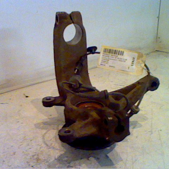 Moyeu avd occasion RENAULT SCENIC II Phase 1 03-2004->09-2006 1.9 DCI 120ch 7701210111 2