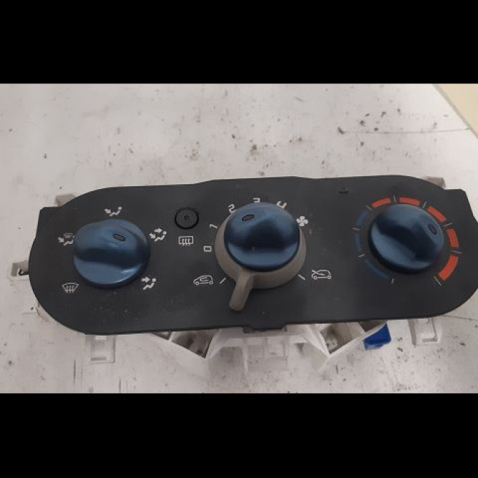 Commande de chauffage occasion RENAULT TWINGO II Phase 1 06-2007->11-2011 1.2i 16v 75ch 1