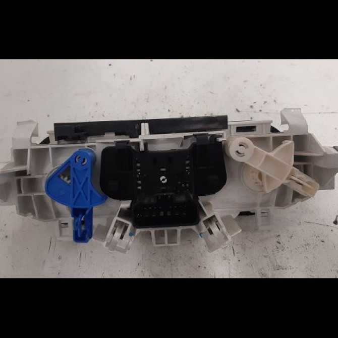 Commande de chauffage occasion RENAULT TWINGO II Phase 1 06-2007->11-2011 1.2i 16v 75ch 2