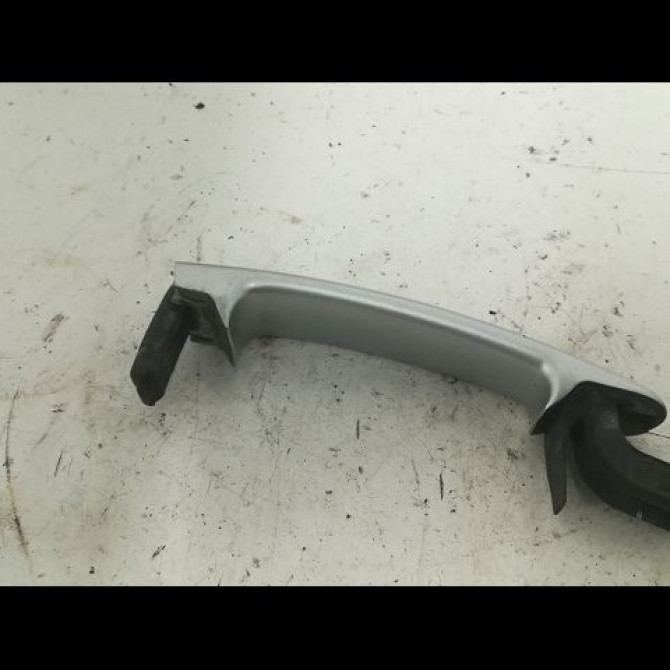 Poignee ext porte avg occasion VOLKSWAGEN POLO IV Phase 2 05-2005->09-2009 1.4 TDI 80ch 3B0837207GGRU 2