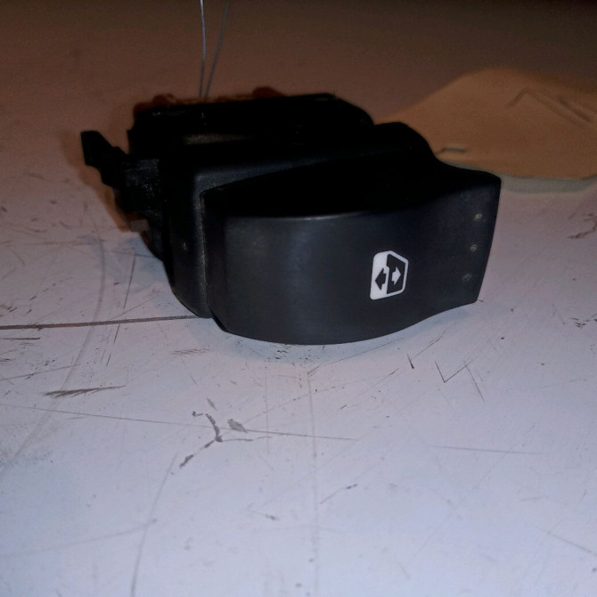 Commande lève-glace porte avant droite occasion RENAULT TRAFIC II 1