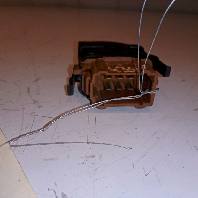 Commande lève-glace porte avant droite occasion RENAULT TRAFIC II 2