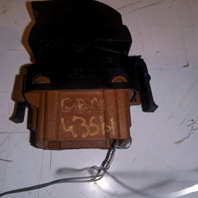 Commande lève-glace porte avant droite occasion RENAULT TRAFIC II 3