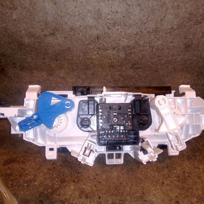 Commande de chauffage occasion RENAULT TWINGO II Phase 1 06-2007->11-2011 1.2i 16v 75ch 2