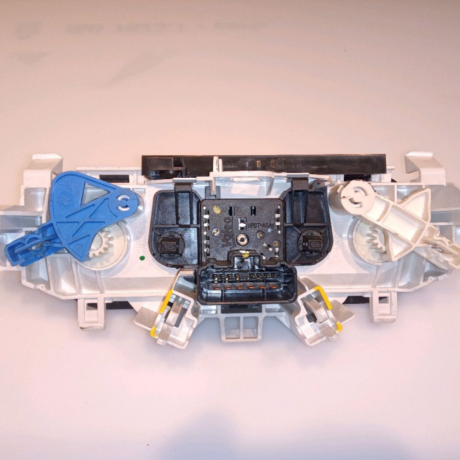 Commande de chauffage occasion RENAULT TWINGO II Phase 1 06-2007->11-2011 1.2i 60ch 2