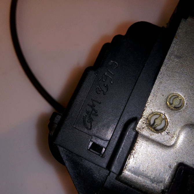 Serrure porte arg occasion RENAULT SCENIC III Phase 1 04-2009->11-2011 1.9 DCI 130ch 825030032R 3