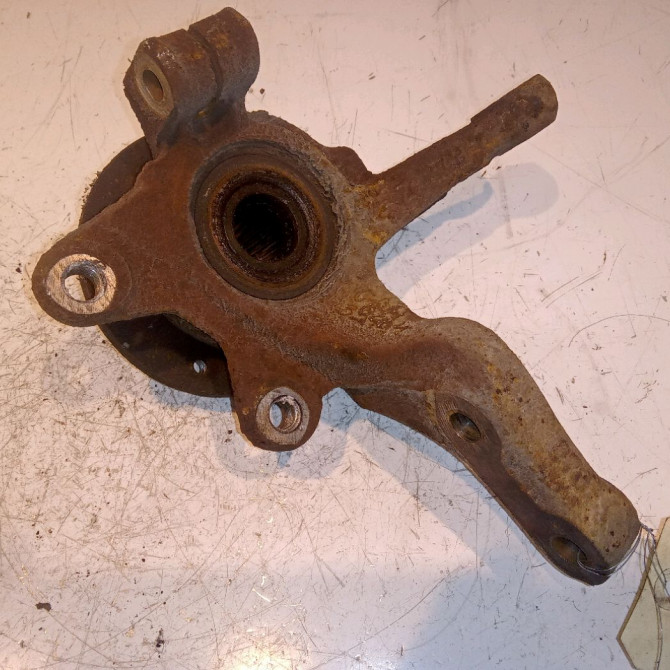 Moyeu avg occasion RENAULT TWINGO I Phase 3 08-2000->06-2007 1.2i 8v 60ch 7701205778 2