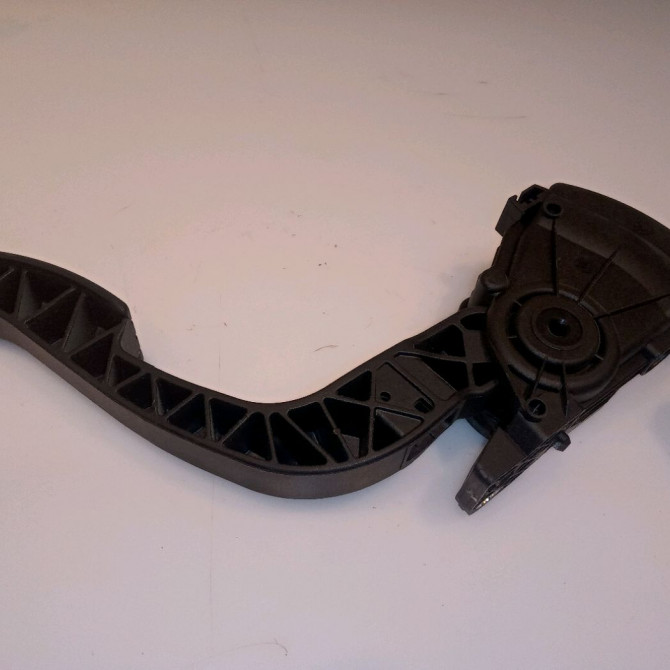 Potentiometre accelerateur occasion RENAULT TWINGO II Phase 1 06-2007->11-2011 1.2i 16v 75ch 2