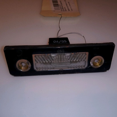 Eclaireur plaque de police g occasion SKODA OCTAVIA II Phase 1 06-2004->10-2008 1.9 TDI 105ch 1Z0943021