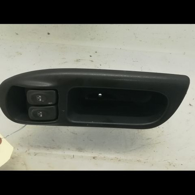 Commande lève-glace porte avant gauche occasion RENAULT SCENIC I Phase 2 08-1999->06-2003 1.9dCi Pack Clim 7700432963 1