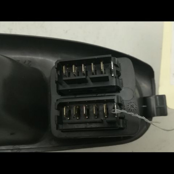 Commande lève-glace porte avant gauche occasion RENAULT SCENIC I Phase 2 08-1999->06-2003 1.9dCi Pack Clim 7700432963 3