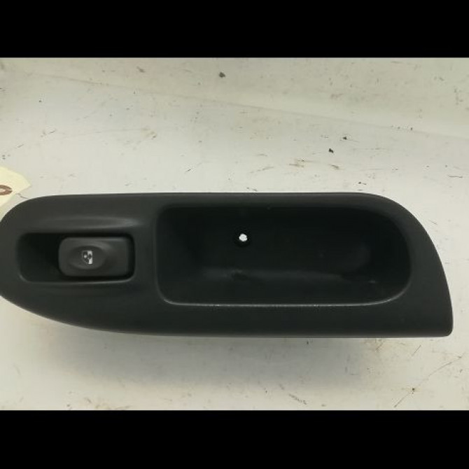 Commande lève-glace porte avant droite occasion RENAULT SCENIC I Phase 2 08-1999->06-2003 1.9dCi Pack Clim 7700432963 1