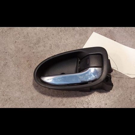Poignee int porte avd occasion TOYOTA YARIS II Phase 2 01-2009->05-2011 1.4 D-4D 90ch 692050D210B0