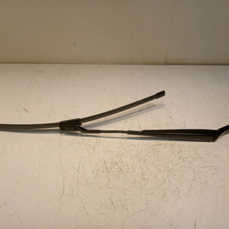 <span class="tt">Bras essuie-glace avant gauche occasion  </span><span class="designation"> </span>