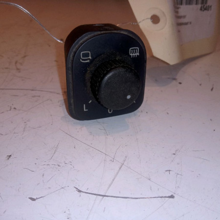 <span class="tt">Commande rétroviseurs extérieures électriques occasion  </span><span class="designation"> </span>