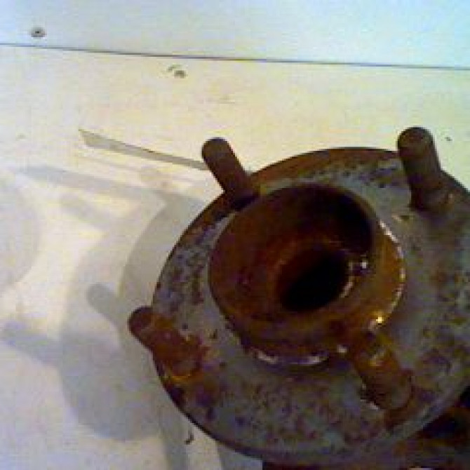 Moyeu avg occasion FORD FIESTA V Phase 1 09-2002->10-2005 1201569 2