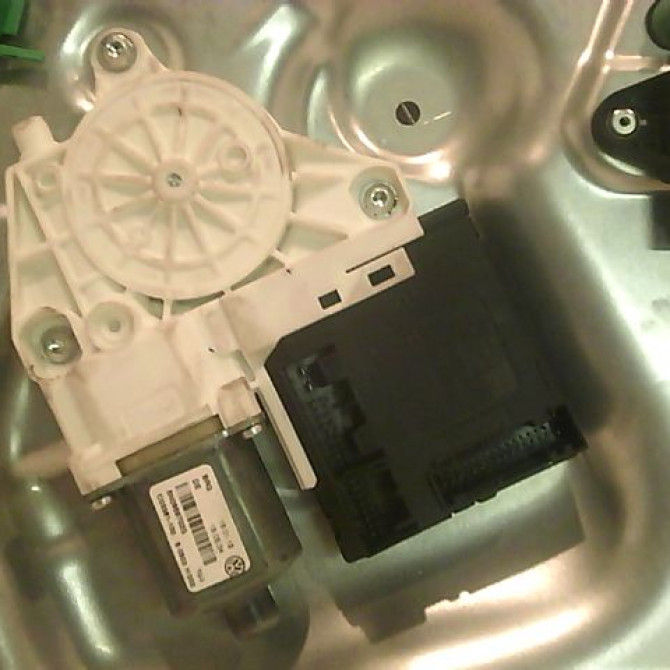 Mecanisme + moteur lève-glace avant droit occasion VOLKSWAGEN TIGUAN I TIGUAN I Phase 2 2011-04-01->2016-12-31 2.0 TDI 140ch 5N0837462 2