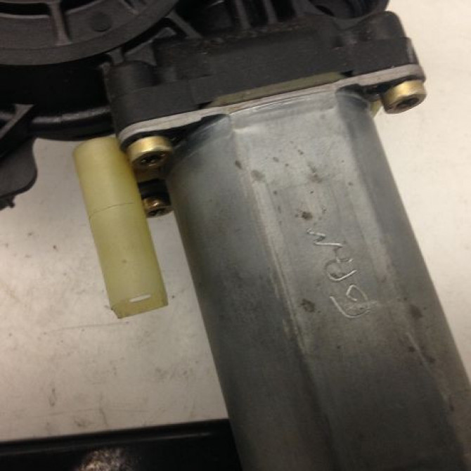 Mecanisme+moteur leve-glace avg occasion FORD FIESTA V Phase 1 09-2002->10-2005 1.4i 3