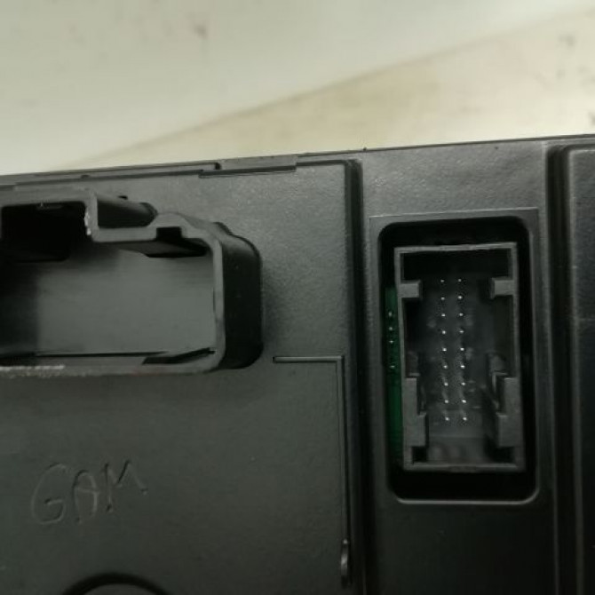 Commande de chauffage occasion RENAULT SCENIC II Phase 1 03-2004->09-2006 7701208975 3