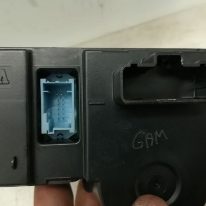 Commande de chauffage occasion RENAULT SCENIC II Phase 1 03-2004->09-2006 7701208975 4