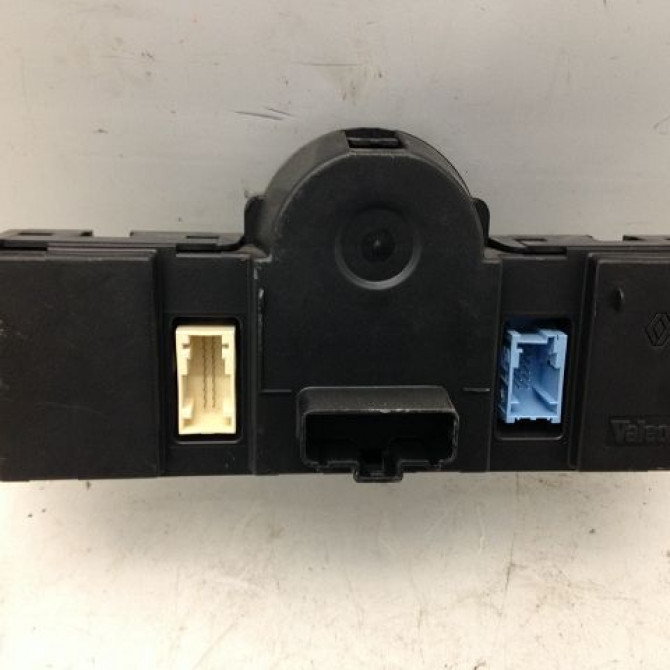 Commande de chauffage occasion RENAULT SCENIC II Phase 1 03-2004->09-2006 1.5 DCI 105ch 7701208975 2