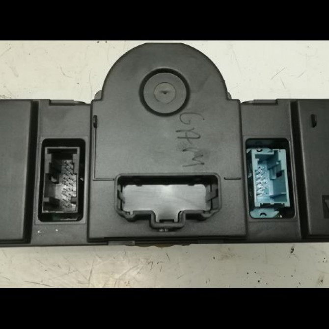 Commande de chauffage occasion RENAULT SCENIC II Phase 1 03-2004->09-2006 7701208975 3