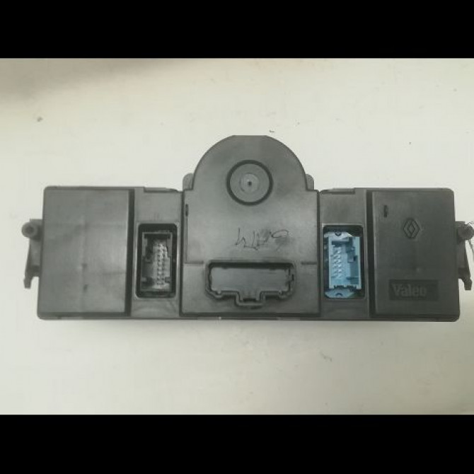 Commande de chauffage occasion RENAULT MEGANE II Phase 1 09-2003->12-2005 1.9 DCI 120ch 7701208975 2