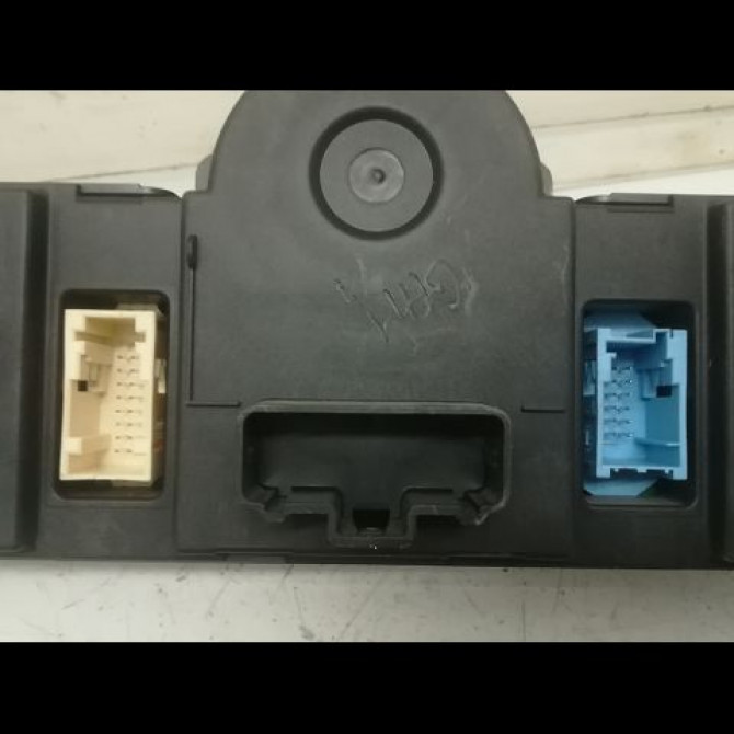 Commande de chauffage occasion RENAULT SCENIC II Phase 2 09-2006->04-2009 1.5 DCI 105ch 7701208975 3