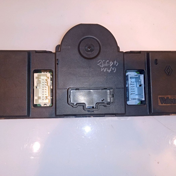 Commande de chauffage occasion RENAULT SCENIC II Phase 2 09-2006->04-2009 1.9 DCI 130ch 7701208975 2